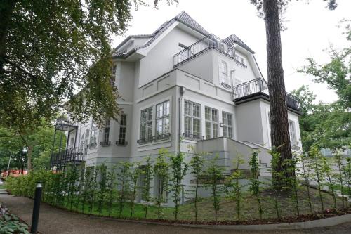 Aeronaut Suits by Pearl1