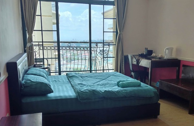 Affordable,clean, cozy, and just right for your stay.