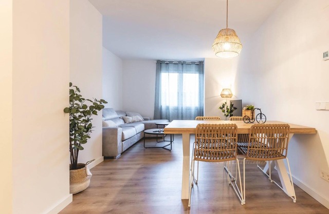 Afra - Holiday Apartment in Girona | Bravissimo