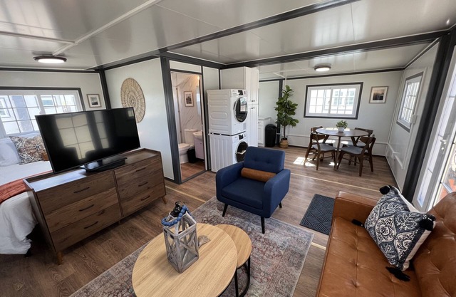 After-Hours Bliss: Cozy BoxHouse for Relaxation, Monahans, TX