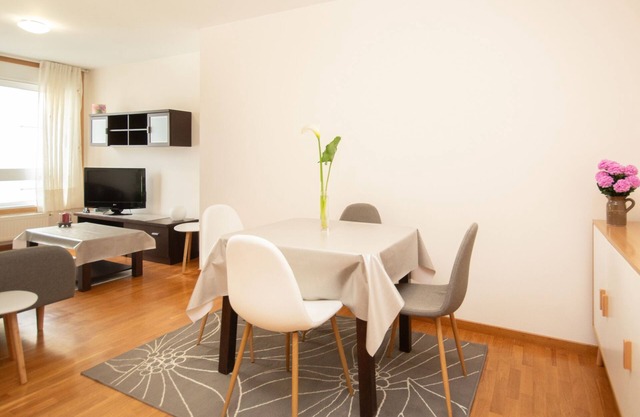 AG Flat Xazmíns Carballo