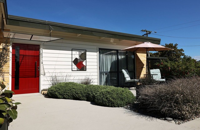 AHAVA B&B Luxurious, private, wheelchair friendly apartment; breakfast included.