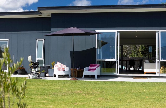 Ahipara Hideaway - Kaitaia Holiday Home