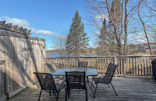 Ahmic Lake Resort's 3-Bedroom Cottage Squirrel