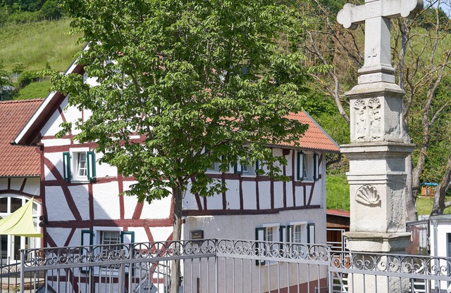 Ahrtal Ferienhaus Landskrone - charming half-timbered house on the red wine hiking trail