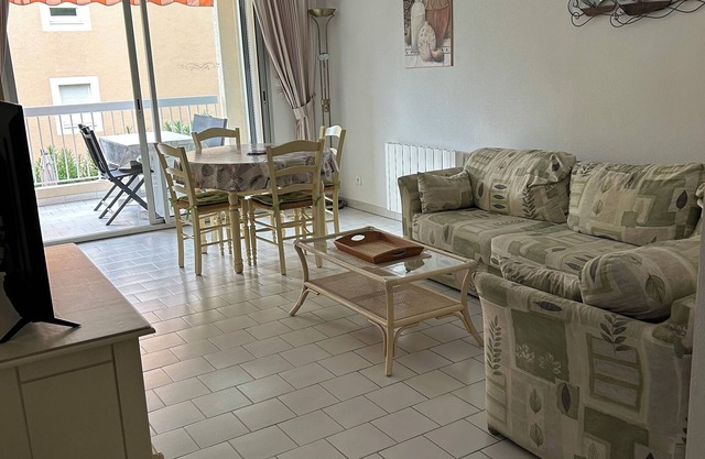 AIR-CONDITIONED APARTMENT WITH SWIMMING POOL IN RESIDENCE