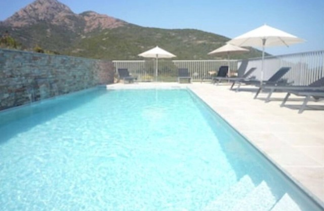 Air-conditioned apartment, heated pool, wifi, 2 bedrooms, 7 min beach, 1 min river