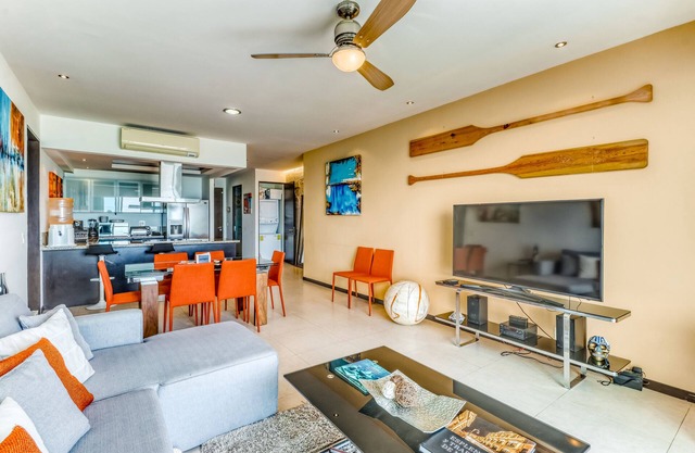 Air-conditioned condo w/lovely ocean views, beach access, shared pools