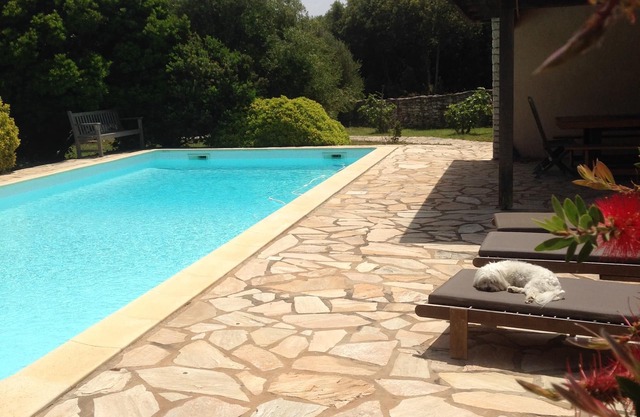 Air-conditioned detached house with private pool access