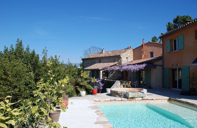 Air-conditioned guest room South Ardèche Swimming pool Spa