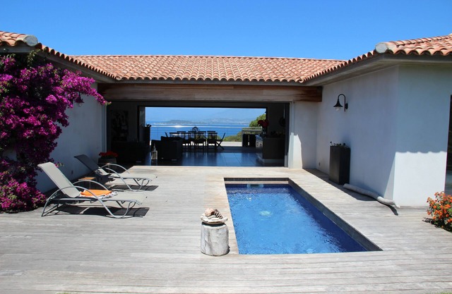AIR CONDITIONED & QUIET VILLA - OVERLOOKING BAY AJACCIO