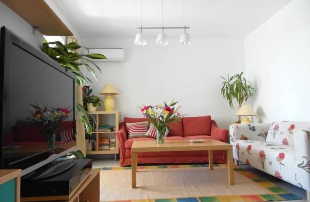 AIR CONDITIONING, FREE WIFI, NE TFLIX, ONLY 2 MINUTES BEACH