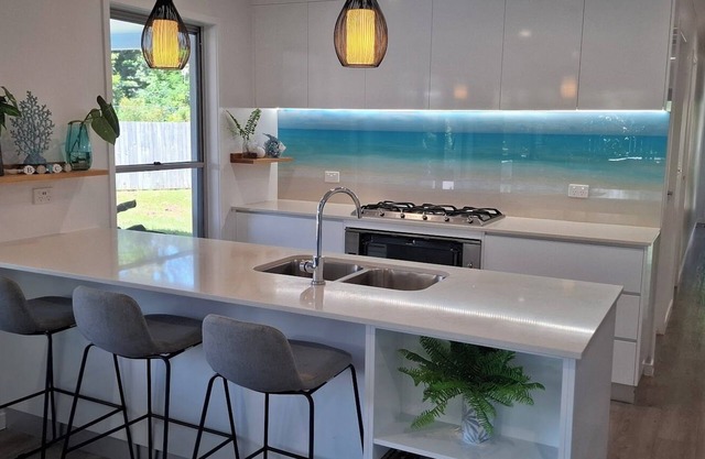 Airlie Beach Family Tropical Retreat w/large outback entertainment patio & pool