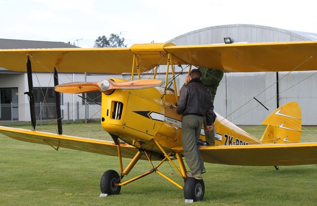 "Airside" 2 bed apt, on Hood Aerodrome Masterton perfect for a weekend away