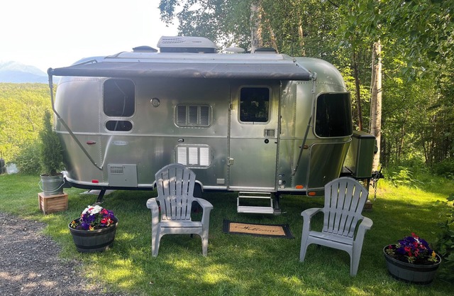 Airstream Bambi Camper in lovely neighborhood overlooking the Chugiak mountains