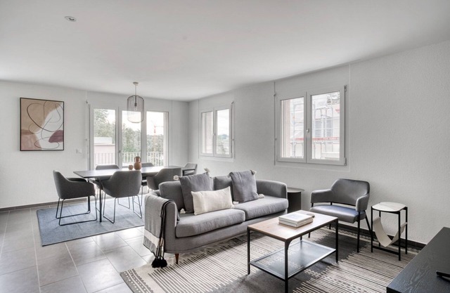 Airy Leimbach 4.5 Room w/Storage & W/D, 5 min to Market, by Blueground