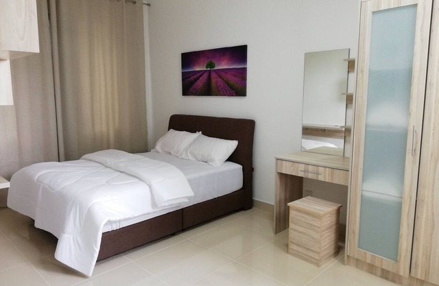 Aisaac Guesthouse 3 Bedrooms Near i-City FREE Wifi