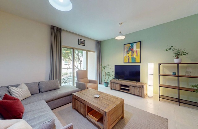 Al Dhafrah - Peaceful One Bed in The Greens