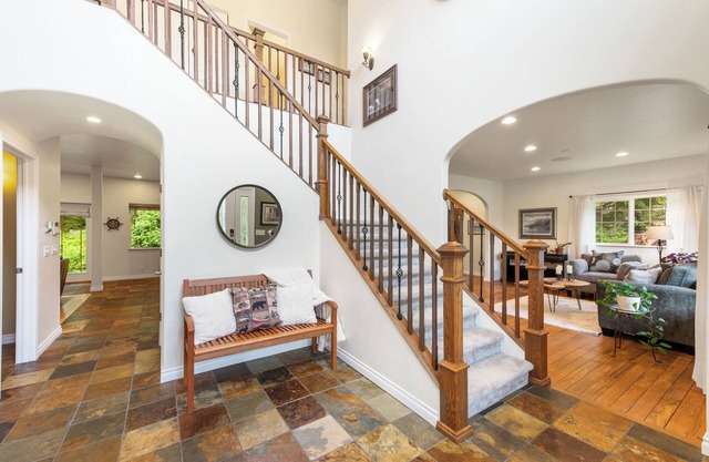 Alaska Forest Hideaway, Freshly Remodeled, Hot Tub, King Beds, 4 Bed/2.5Bath