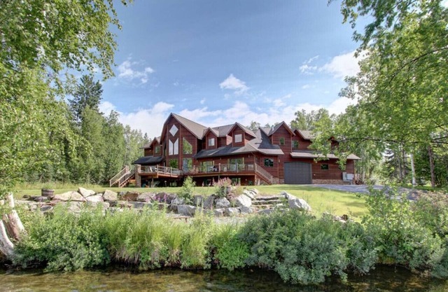 Alaska Lake Front Luxury