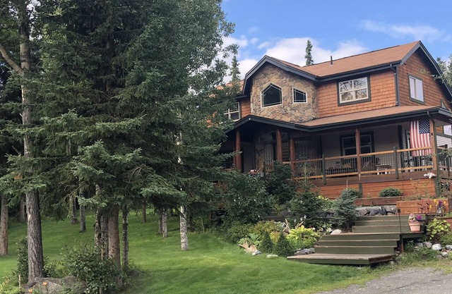 Alaskan lodge-like living - 15 min to city - 5 min to great hikes