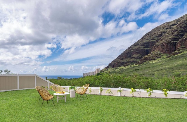 Alaula by AvantStay | Gated Security Home w Valley, Ocean Views!