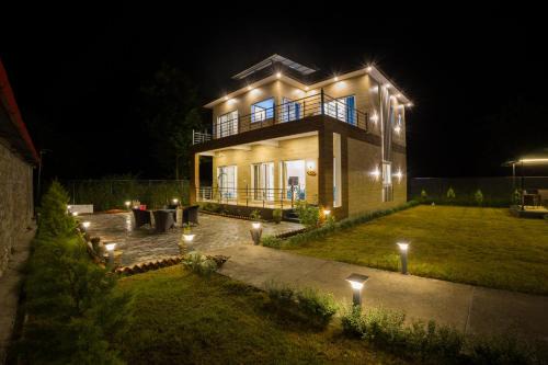 Alaya Stays 3 BHK with Lush Garden & Gazebo - Avasa