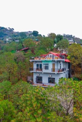 Alaya Stays Archee's 6 BHK Nature Retreat with Game Lounge & Open Dining