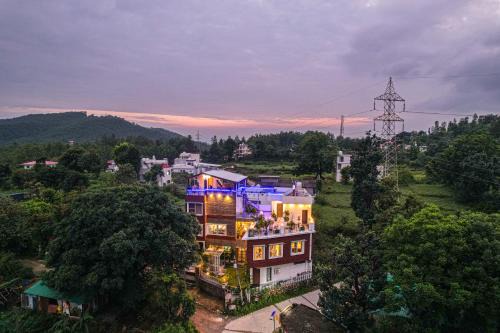 Alaya Stays Sky Paradise Pet-friendly Retreat With Gaming Zone, Home Theatre & Rooftop Gazebo