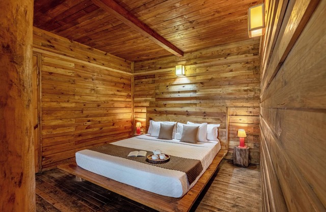 Alaya Stays Suro Woodcrest Chalet