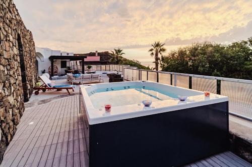 Alba Chiara & Mila - Sea View, Terrace and Jacuzzi