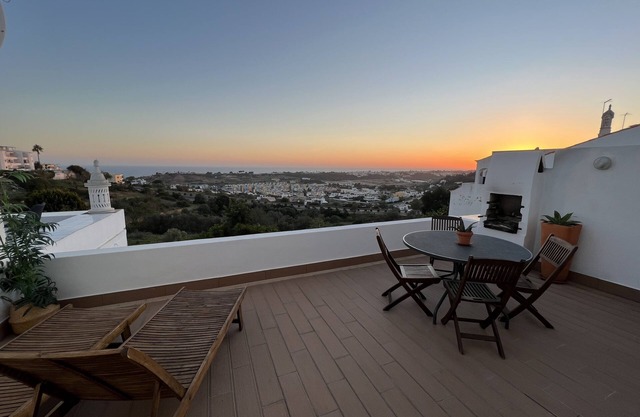 Albufeira Panoramic Sea & Marina view apartment, pool, center 15 min walk