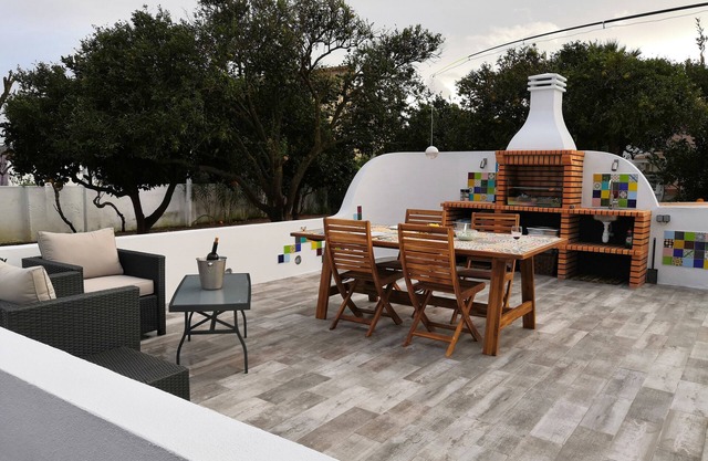 Aldeia De Luz - Charming 3 Bedroom House with Pool, BBQ, Garden & Games Room