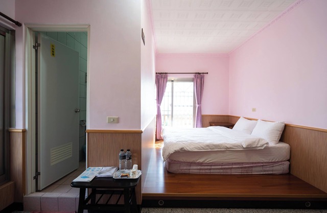 Alishan | Double Room near Fenqihu Old Street | Bus Access | 新天山茶業民宿雙人房