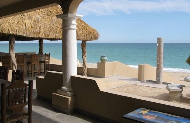 ALL 4 Master Bedrooms Are Beachfront with King Beds, Remodeled in 2021
