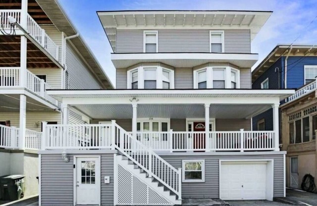 All new beach block Bartram Beach Tower - 8bd home