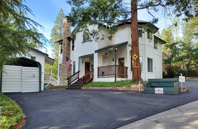 All-season forest hideaway with guest suite & boat slip - walk to lake & village