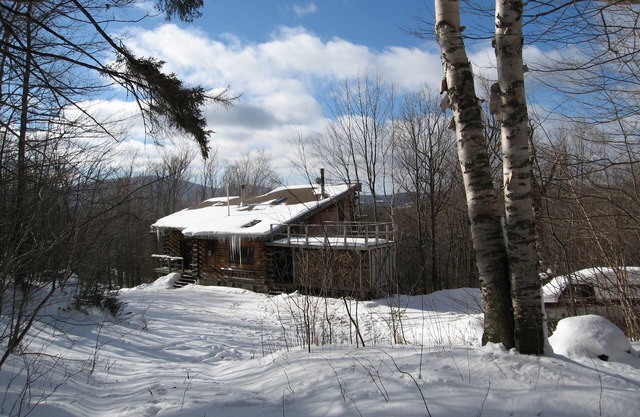 All Season Three Level Log Vacation Home On 21 Acres Between Okemo & Killington!