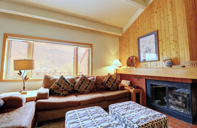 Alluring Lofty Condo In East Village PG310
