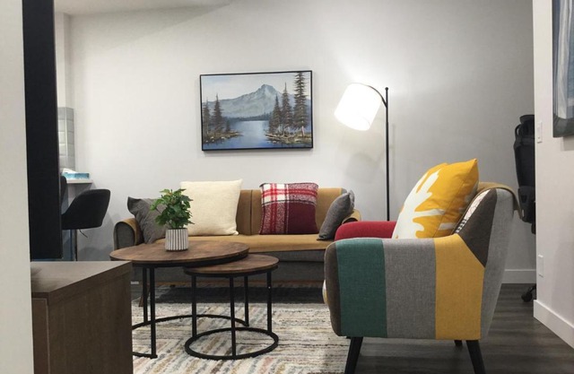 Almost Heaven - Cozy 2BDRM APT near Heritage Park,Spruce Meadows & Banff-SW Calgary