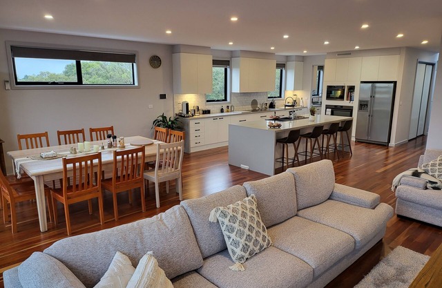 Alogara Modern 6 Bedrooms-hot tub-steam room-views-close to beach