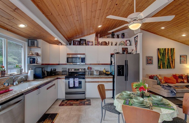 Aloha Ohia Hale 1 Bedroom Home by RedAwning