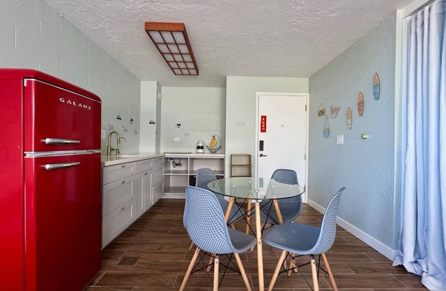 AlohaCation - Oceanfront Work and Family Time