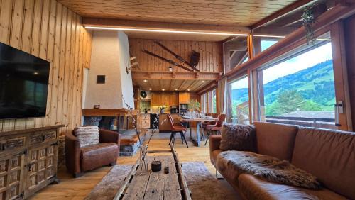 Alpine Loft, Central, Balcony, Parking, Family,PS5