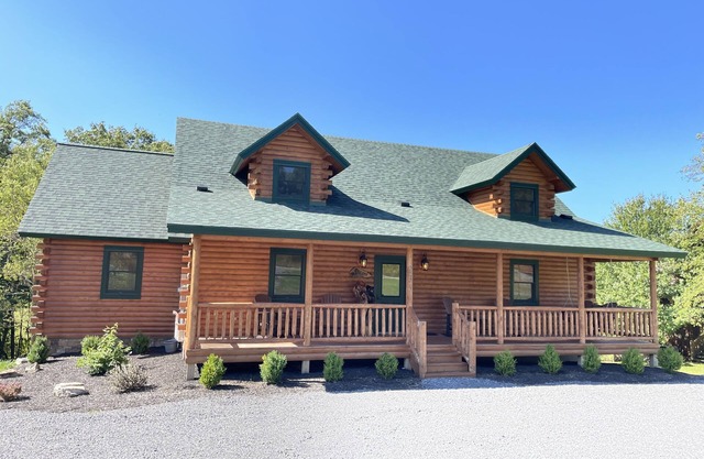 Alpine Valley | New Build + Hot Tub & Near Wisp!