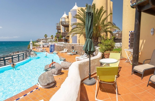 Altamar 28 with terrace&pool By CanariasGetaway