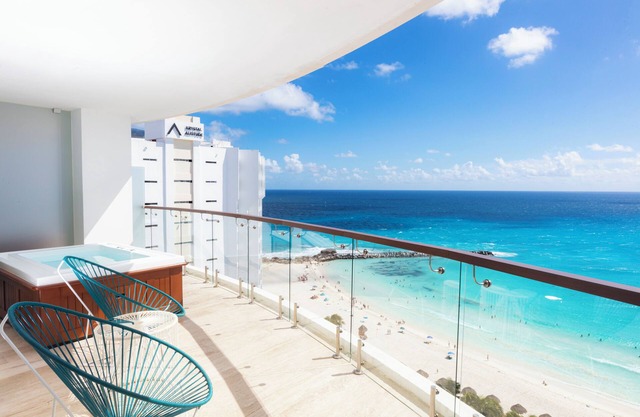 Altitude at Krystal Grand Cancun - All inclusive