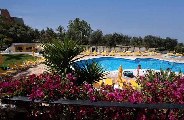 Alto Club, Alvor. Quiet, comfortable apartment in this acclaimed holiday resort