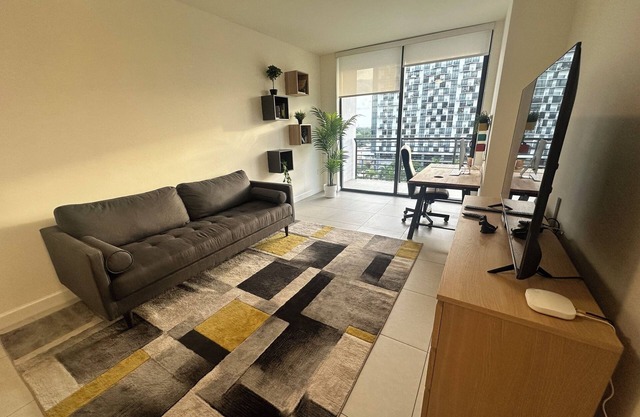 Always 5 stars apartment in Downtown Doral with fitness room, pool and fast WiFi