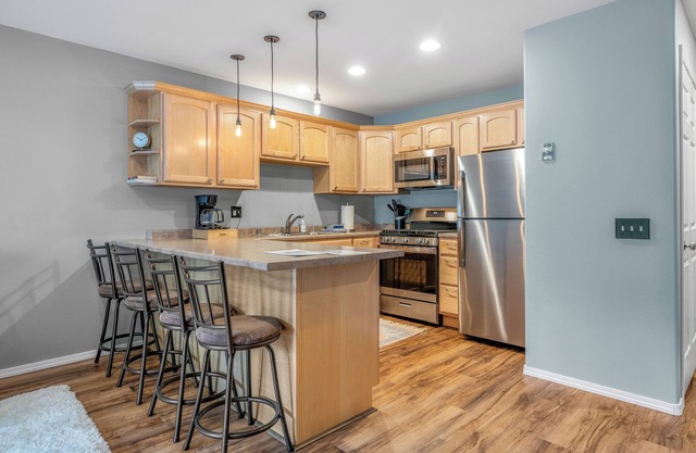 Alyeska Mountain Side Retreat!